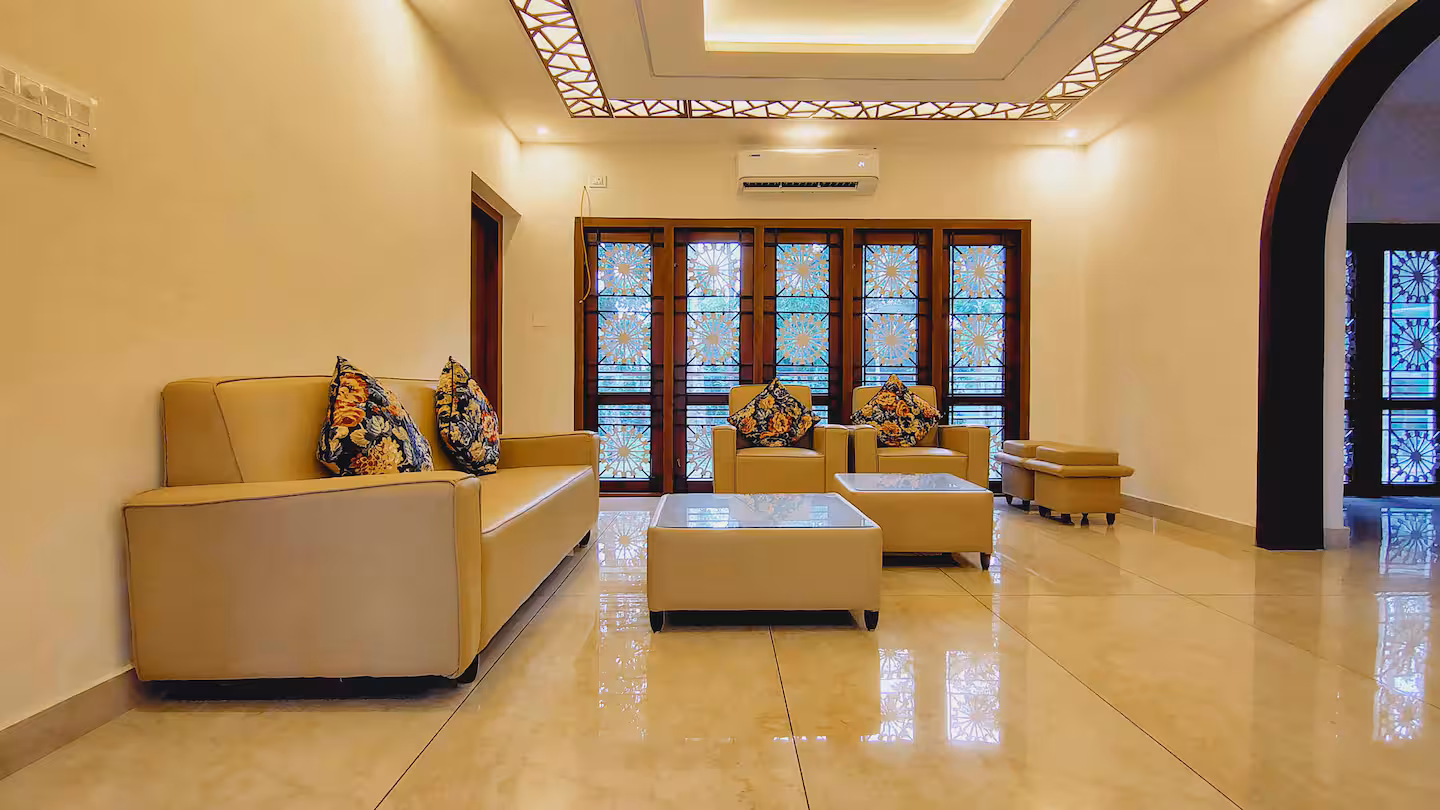 Spacious open hallway connecting rooms in the holiday home